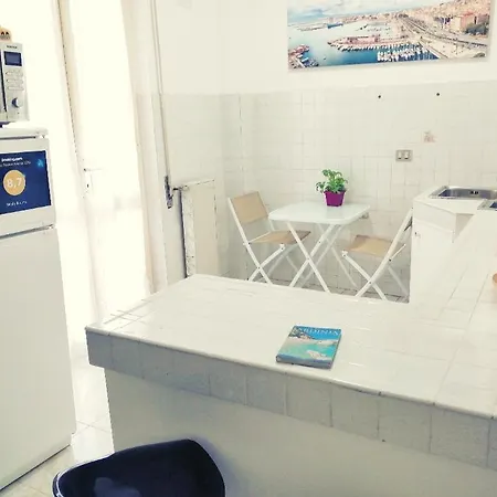 Alojamento de Acomodação e Pequeno-almoço Molly & Luna Cagliari